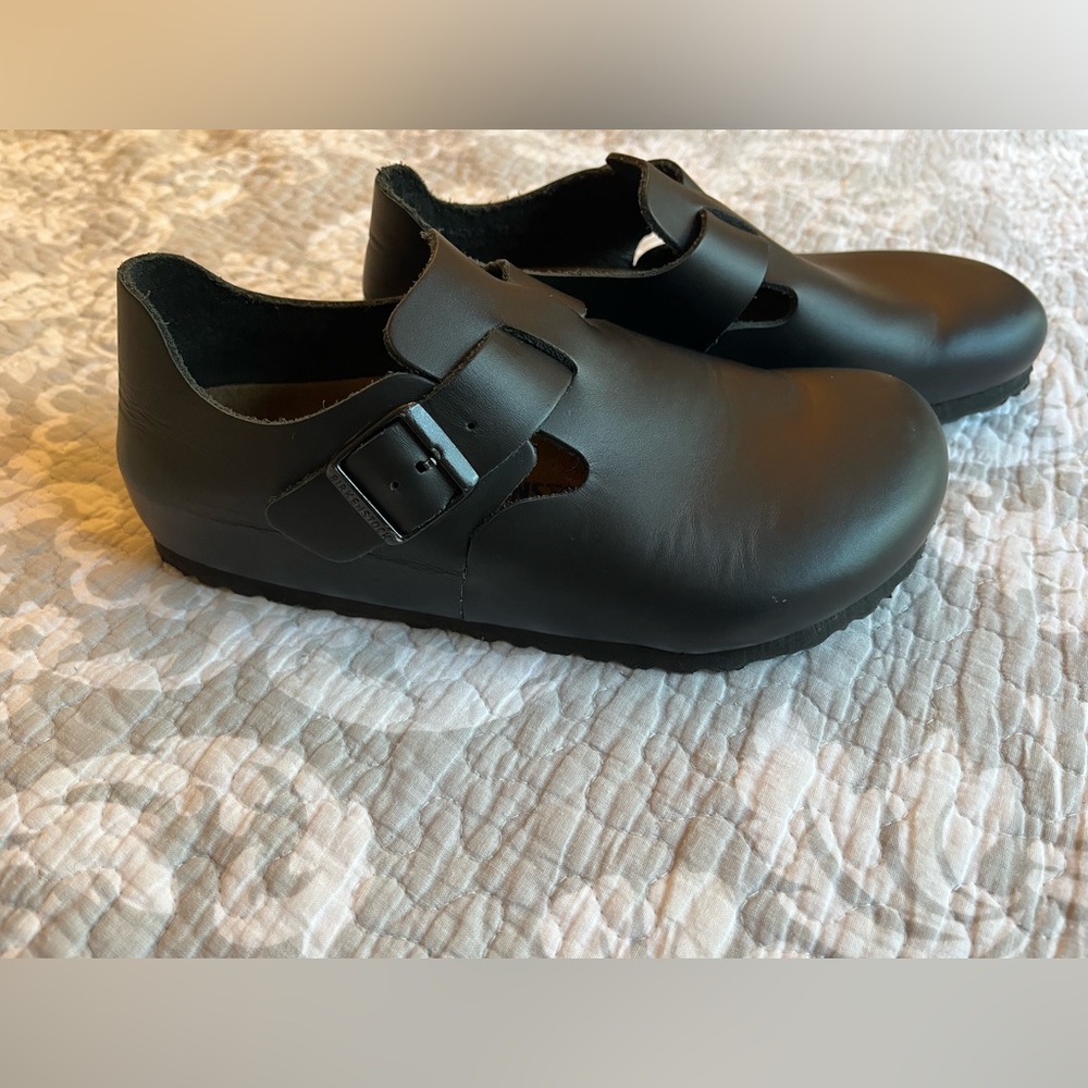 Black Birkenstock London. Size 38. Never worn.